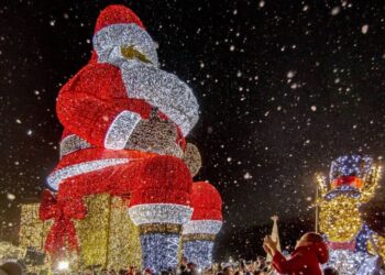 Portugal reta a Vigo y pone fecha a una asombrosa Navidad con el Papá Noel "más grande del mundo"