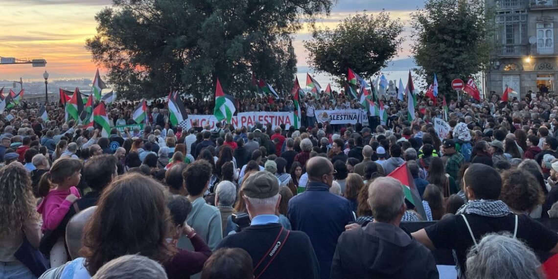 Cientos de personas claman en Vigo contra el genocidio en Gaza y en defensa de la flotilla