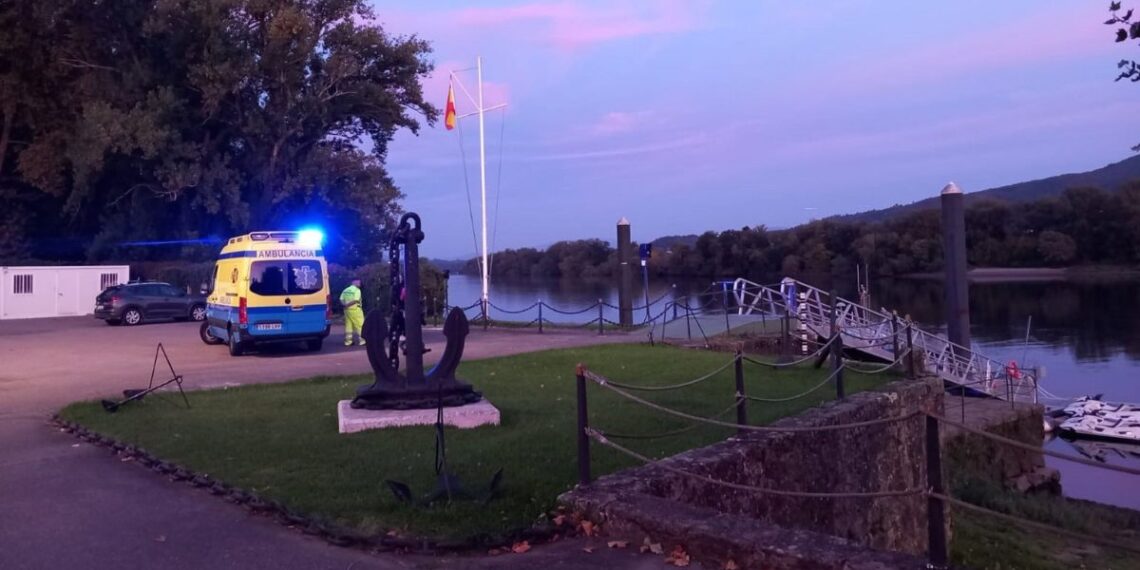 Rescatado un joven en Tui tras caer en una zona de difícil acceso en el río Miño