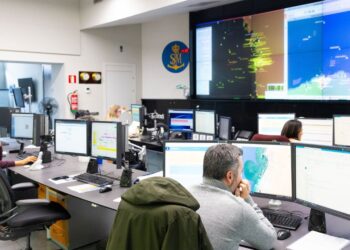 Rescatadas 11 personas de un pesquero de Galicia en riesgo de hundimiento