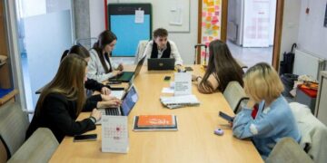 A Cátedra Feminismos 4.0 financia sete investigacións sobre a perspectiva de xénero