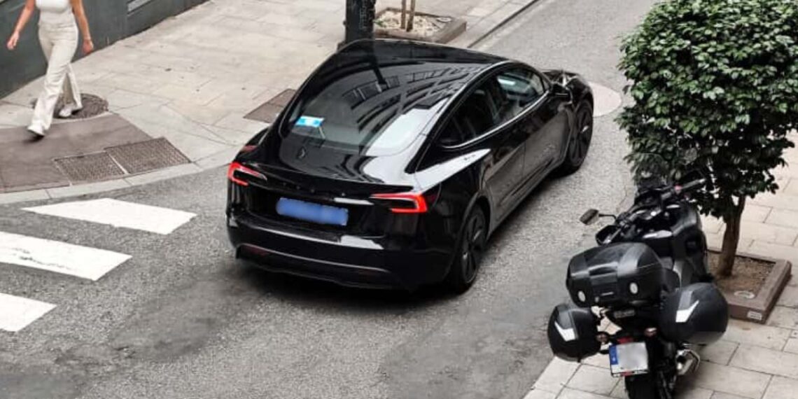 Exigen inmovilizar los vehículos de Uber en Vigo: "Está riéndose del Concello"