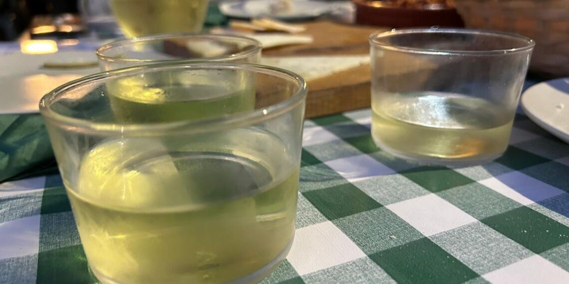 Música, buen vino y mucha gastronomía en una gran fiesta "furancheira" del área de Vigo