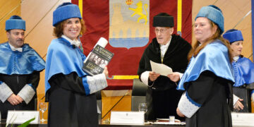 A UVigo inviste doutora honoris causa a Begoña Vila pola súa contribución na exploración do Universo