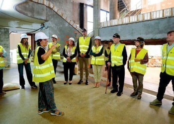 Vigo ya puede volver a recorrer los secretos del Teatro Cine Fraga: "Es emocionante"