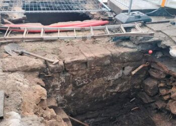 La muralla medieval que resurge con el proyecto de reforma de una plaza en Tui