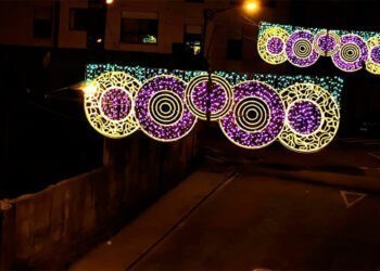 La Navidad ya ensaya su desembarco por todo lo alto en Vigo con un encendido en pleno 12 de octubre