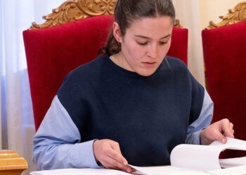 Una concejala de Tui rompe con el PP denunciando "aislamiento" y causa un terremoto político