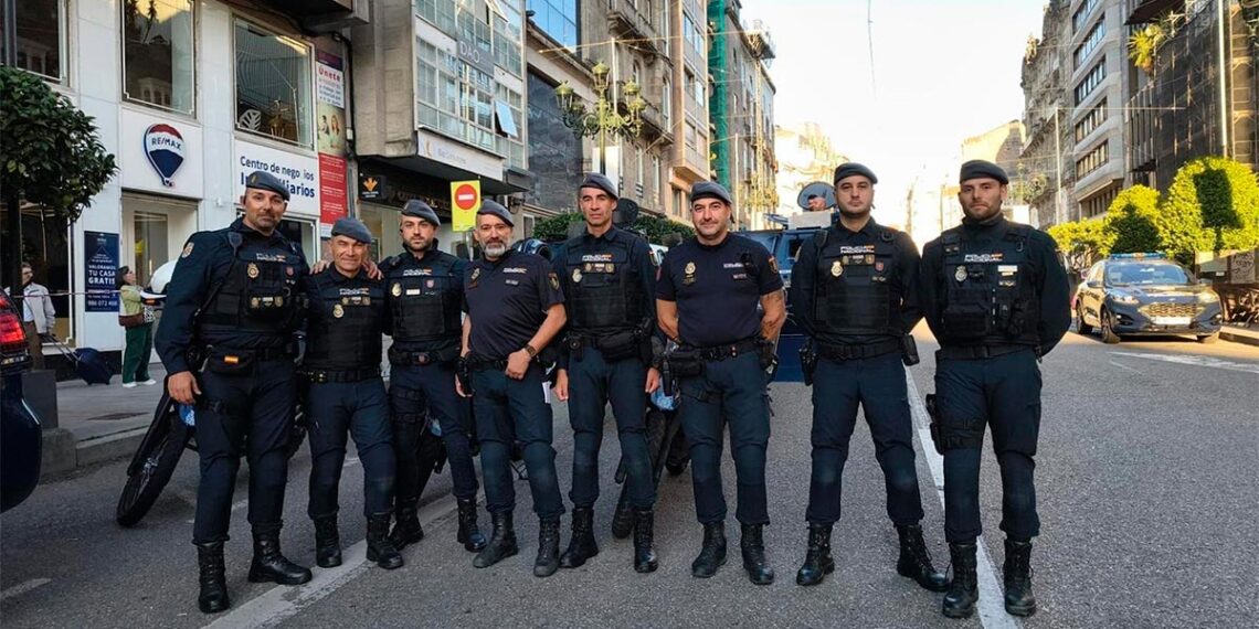 Salvan la vida en Vigo a un hombre que sufrió un paro cardíaco en el entorno del Día de la Policía Nacional