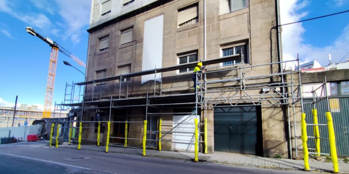 Arranca la demolición del histórico restaurante que fue la 'Capilla Sixtina' de Vigo, avanza el Barrio do Cura