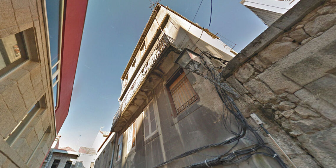 Los pisos turísticos siguen invadiendo el Casco Vello de Vigo con un nuevo edificio al completo