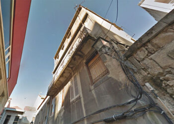 Los pisos turísticos siguen invadiendo el Casco Vello de Vigo con un nuevo edificio al completo