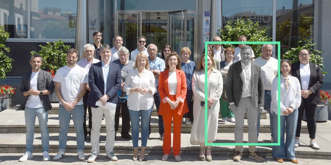 El PP exige dimisiones tras la manipulación de una foto eliminando a su portavoz en Salceda