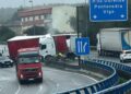 Un nuevo accidente en la A-55 deja un camión atravesado y en llamas en dirección a Tui