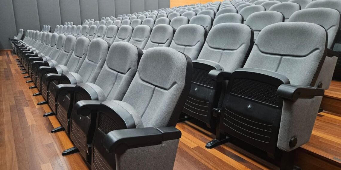Nueva imagen para uno de los principales espacios culturales de Tomiño, así ha transformado su auditorio
