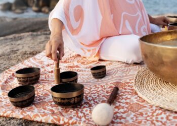 Una sesión de relajación con cuencos tibetanos para el autocuidado, esta es el plan gratis que ofrece Oia