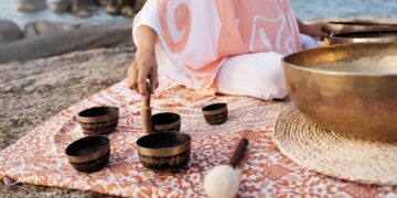 Una sesión de relajación con cuencos tibetanos para el autocuidado, este es el plan gratis que ofrece Oia