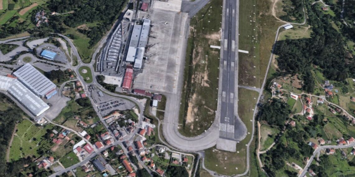 Aena insonorizará 12 viviendas en el entorno del aeropuerto de Vigo por los ruidos