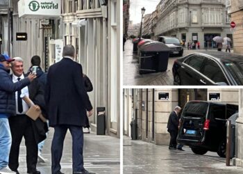 Laporta y la comitiva del Barça comen en el centro de Vigo entre fotos y aplausos