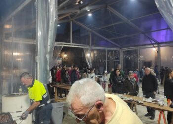 Baiona celebra su Magosto con 260 kilos de castañas gratis y música al atardecer