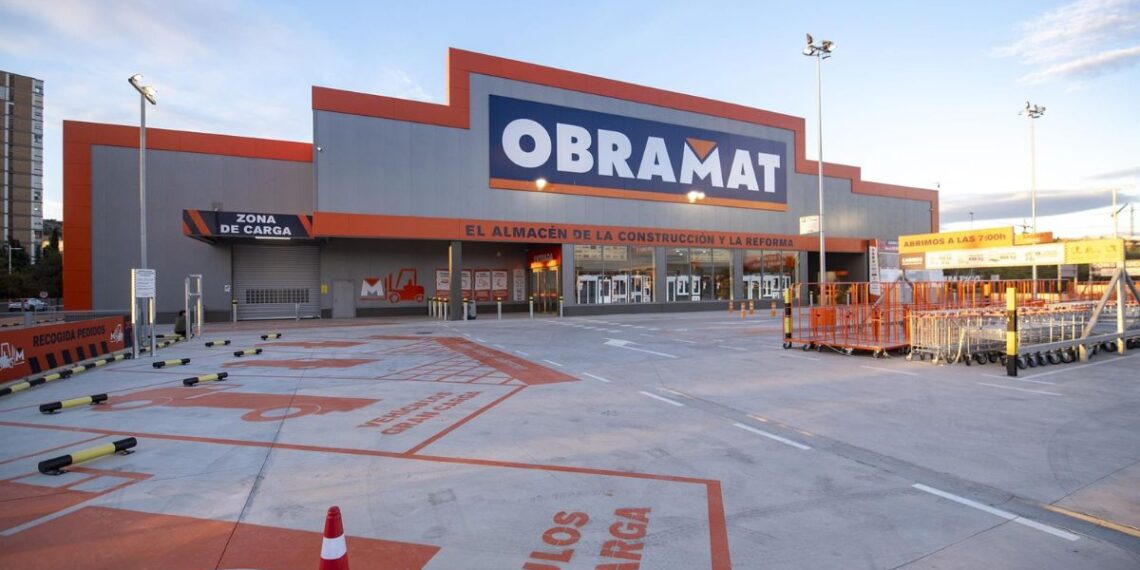 Obramat abrirá dos nuevos grandes almacenes en Galicia y busca empleados