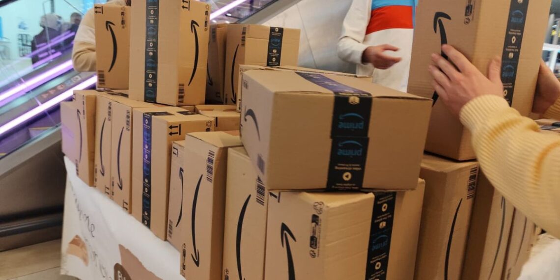 Vuelve la locura de los paquete sorpresa de Amazon que triunfaron en el centro de Vigo