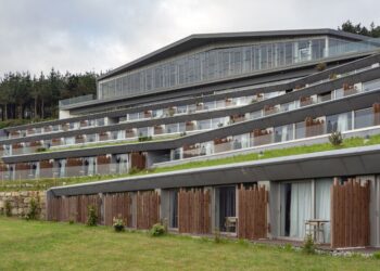 Uno de los paradores más llamativos de Galicia refuerza su oferta ampliando la temporada de apertura