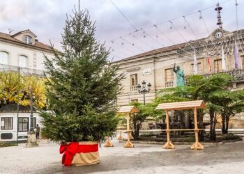 El sur de Galicia inaugura un idílico Camiño de Nadal con "un itinerario de luz" guiado por un hada