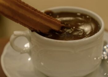 Las cafeterías de Vigo ya viven el boom del chocolate con churros y estas son cinco míticas