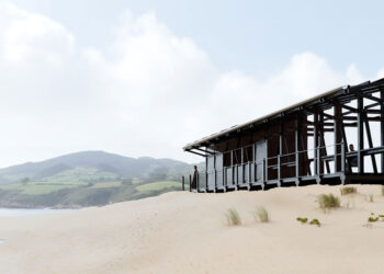 Galicia presenta los futuros "ecochiringuitos" para sus playas, con "do mar ao furancho" como apuesta