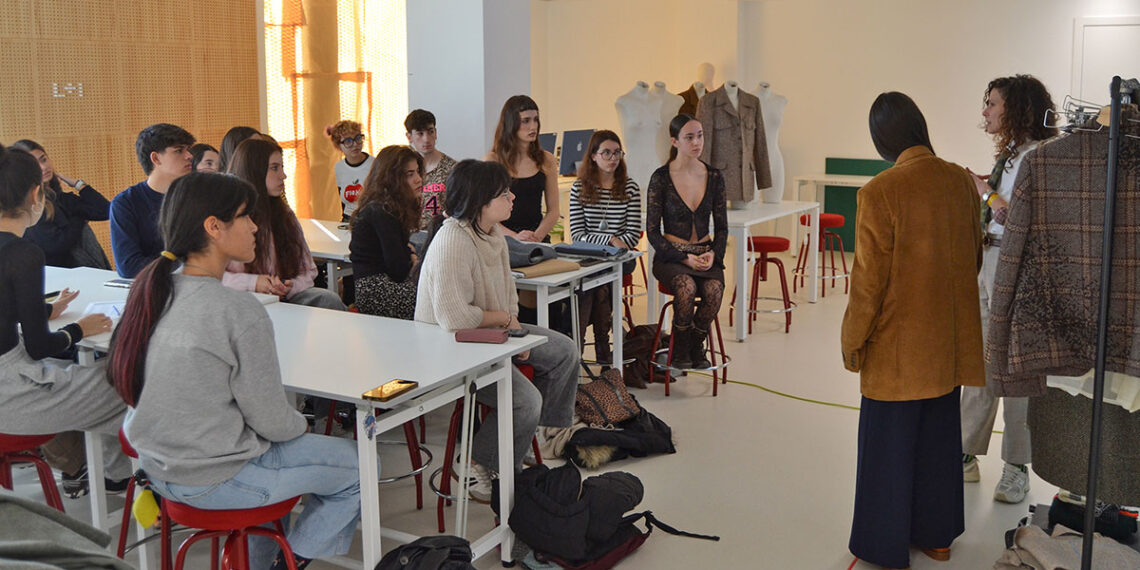 Debut 2025 arranca a súa programación achegando formación a preto de 200 estudantes