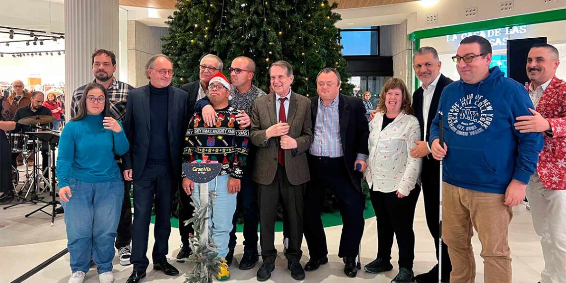 Vigo vibra con su fiesta más solidaria por Navidad en el encendido de uno de sus centros comerciales "top"
