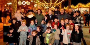 Bouzas ya brilla con su propia Navidad, esto es todo lo que ofrece su inédito mercado