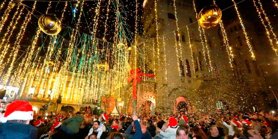 O Porriño ya vive en Navidad tras una macrofiesta con nieve, confeti, chocolate y un conciertazo