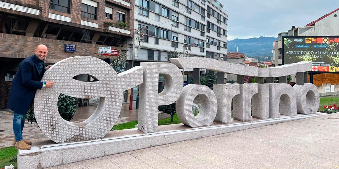 O Porriño ya disfruta de su nuevo atractivo, instalado el gran photocall para presumir de orgullo porriñés