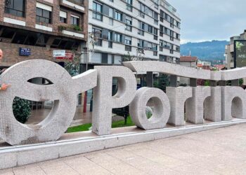 O Porriño ya disfruta de su nuevo atractivo, instalado el gran photocall para presumir de orgullo porriñés