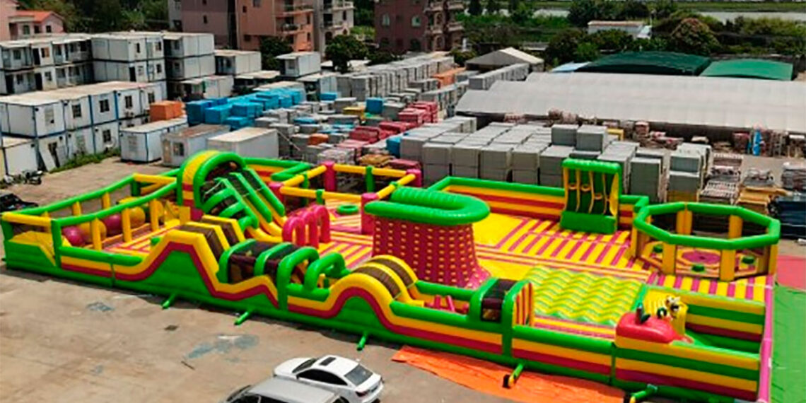 La diversión se desata en Marín con un espectacular parque hinchable de 800 metros cuadrados