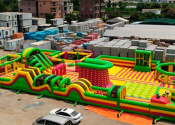 La diversión se desata en Marín con un espectacular parque hinchable de 800 metros cuadrados