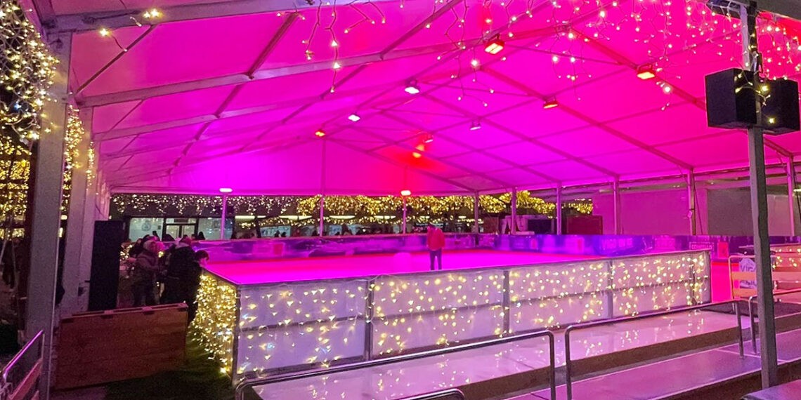 Los precios por patinar 30 minutos en la pista de hielo de Vialia on Ice en la Navidad de  Vigo