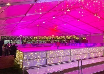 Los precios por patinar 30 minutos en la pista de hielo de Vialia on Ice en la Navidad de  Vigo