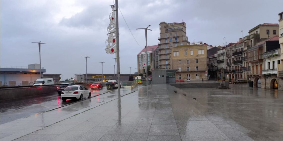 El temporal arremete contra la decoración de Navidad en Vigo y deja vientos de 150km/h en Galicia