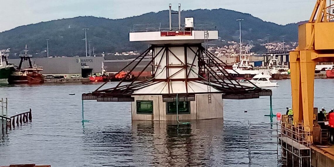 Hito en la ría de Vigo, arranca el traslado del visor submarino del espectacular "Peiraos do Solpor"