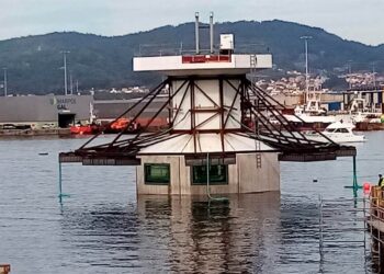 Hito en la ría de Vigo, arranca el traslado del visor submarino del espectacular "Peirao do Solpor"