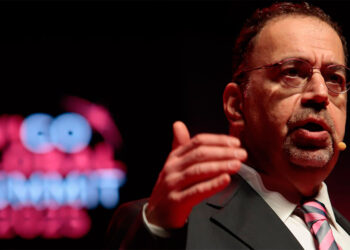 El Nobel de Economía 2024 pide en Vigo una IA "protrabajador" y no "automatizadora"