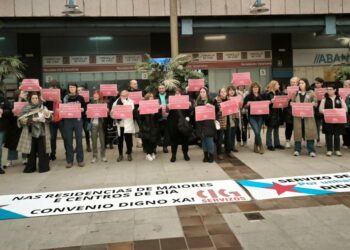 Trabajadoras del SAF y residencias abandonan el Concello de Vigo tras encerrarse 8 horas