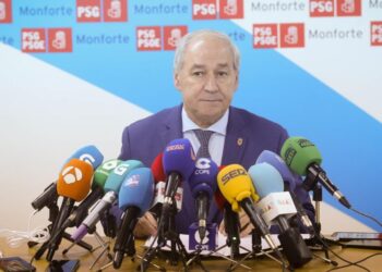 Ferraz exige a José Tomé que deje también la alcaldía y el acta de diputado autonómico