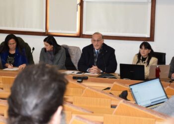La UVigo no vota el acuerdo de descentralización de Medicina y sigue tramitándolo como título propio