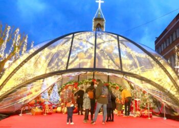 O Porriño estrena una cúpula mágica inédita en el área de Vigo para el momento más especial de la Navidad