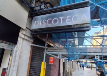 Buscan resucitar la icónica discoteca y karaoke TQM del centro de Vigo