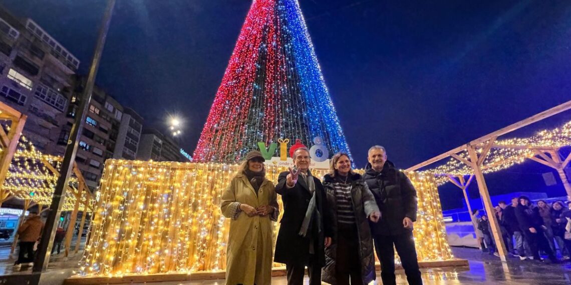 Vigo suma un nuevo encendido en su Navidad, el árbol del Vialia on Ice: "Vamos a ganarle al Rockefeller"